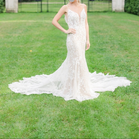 Enzoani Ora Wedding gown - Wedding size 4 - fits size 2 MESSAGE ME TO BUY**** - Picture 6 of 9